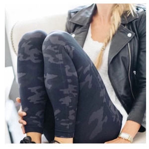 SPANX Look At Me Now Seamless Camo Leggings Sz XL and SM